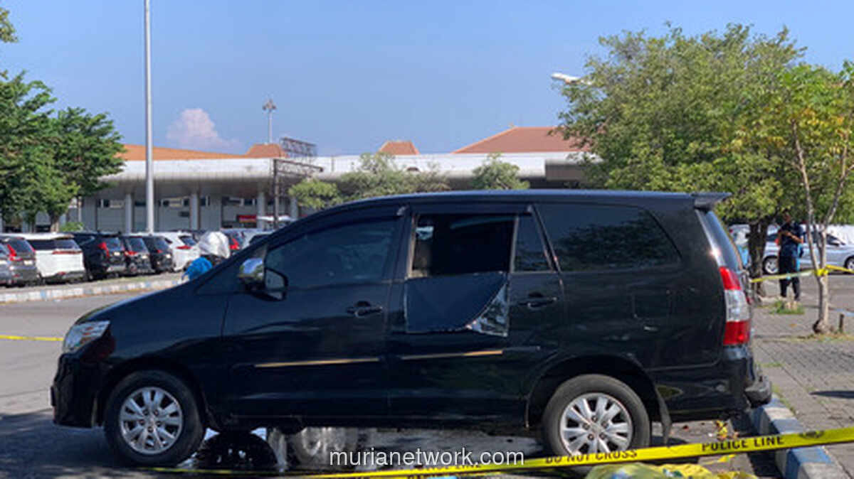ASN Bangkalan Ditemukan Tewas di Mobil Dinas di Bandara Juanda, Polisi Selidiki Pria Misterius dalam CCTV