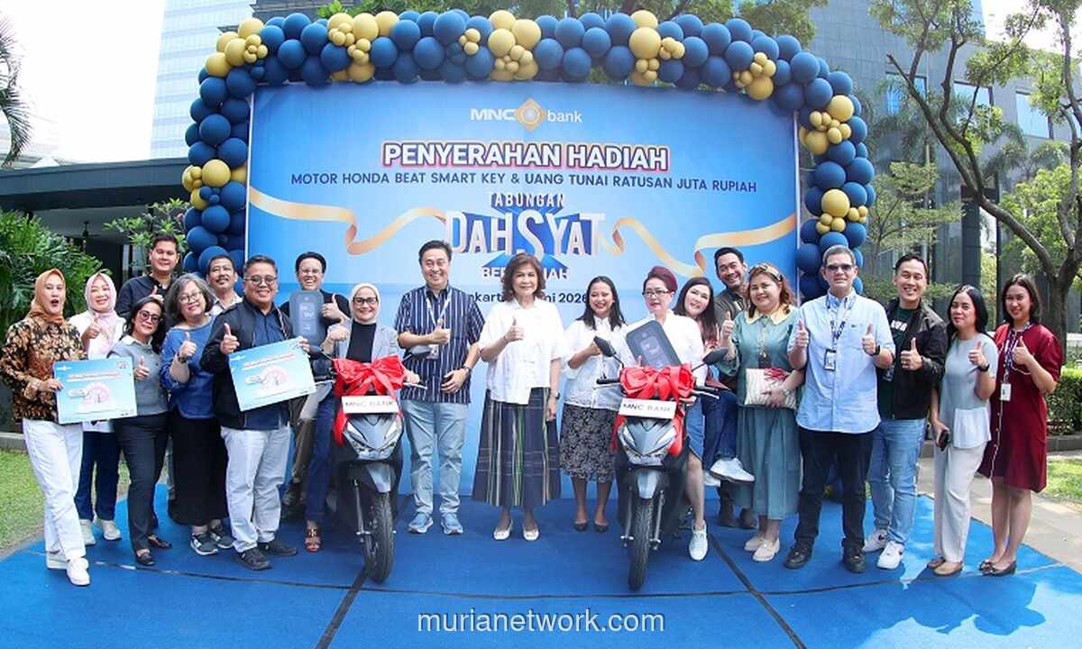 Presiden Direktur MNC Bank Serahkan Hadiah Motor dan Uang Tunai ke Nasabah di Jakarta, Depok, Bogor