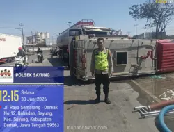 Mobil Damkar Terguling di Pantura Demak Saat Menuju Lokasi Kebakaran