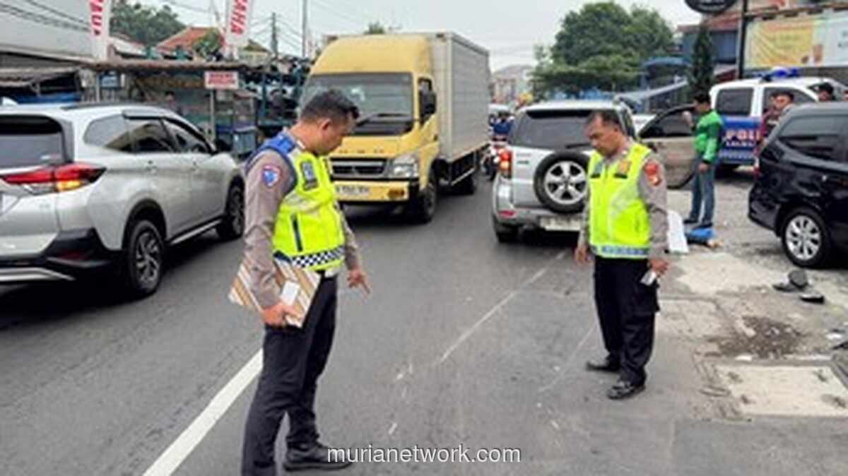 Toyota Rush Lawan Arah di Depok, Pemotor Tewas