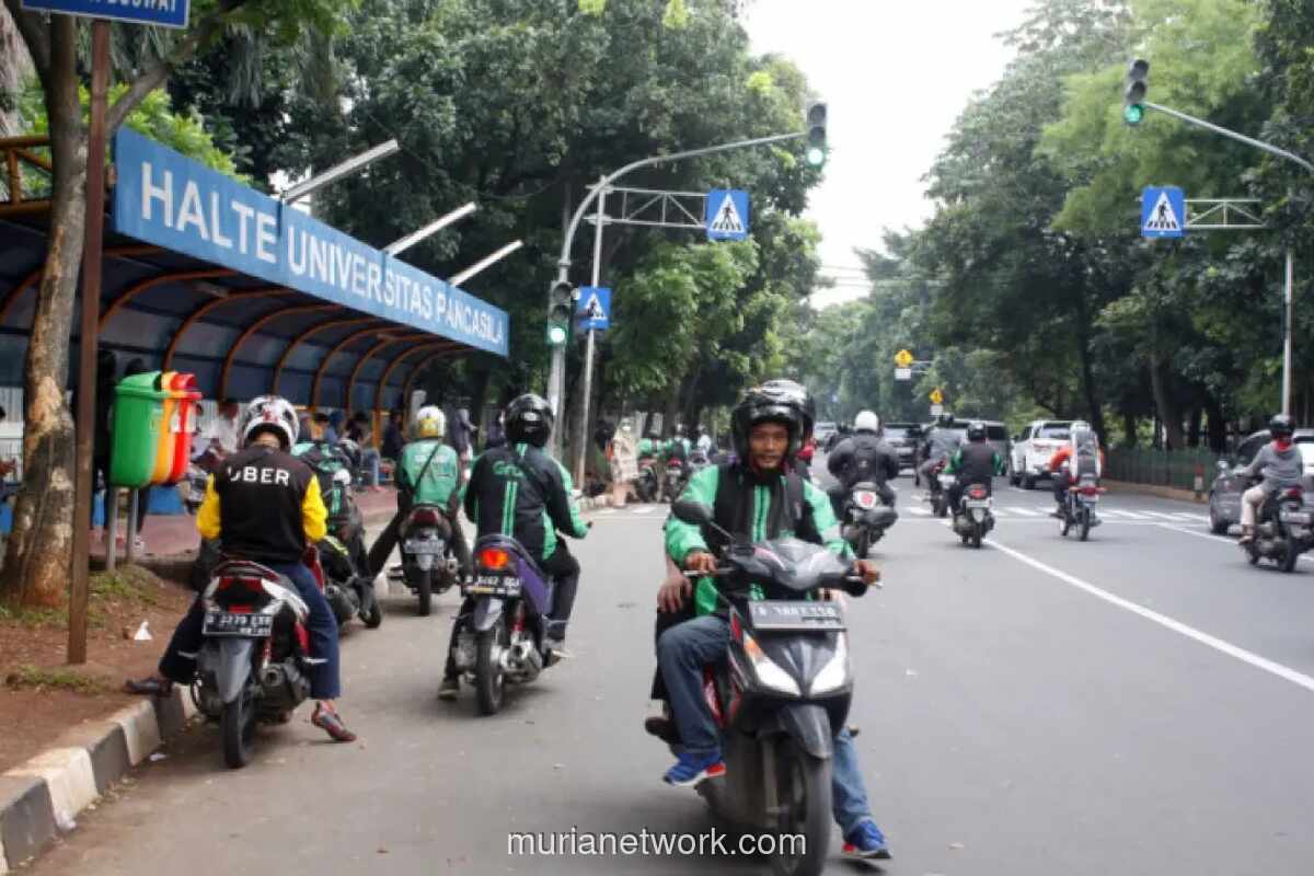 Gojek dan Grab Resmi Terapkan Potongan Komisi 8 Persen untuk Ojek Online Mulai 1 Juli 2026