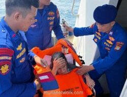 Lansia Sakit Keras di Pulau Payung Dievakuasi Kapal Patroli Polairud ke Puskesmas Pulau Tidung