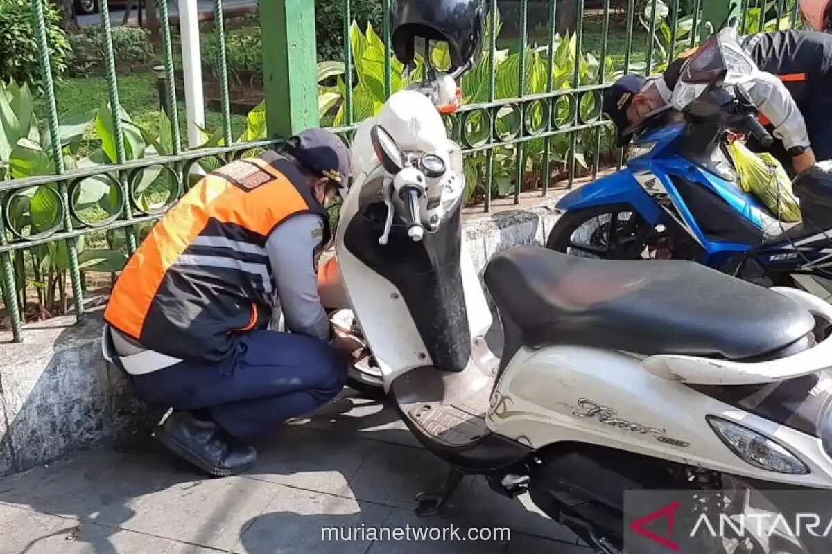 Pemprov DKI Tertibkan Parkir Liar di 15 Titik, Kerahkan 600 Personel dan 10 Mobil Derek