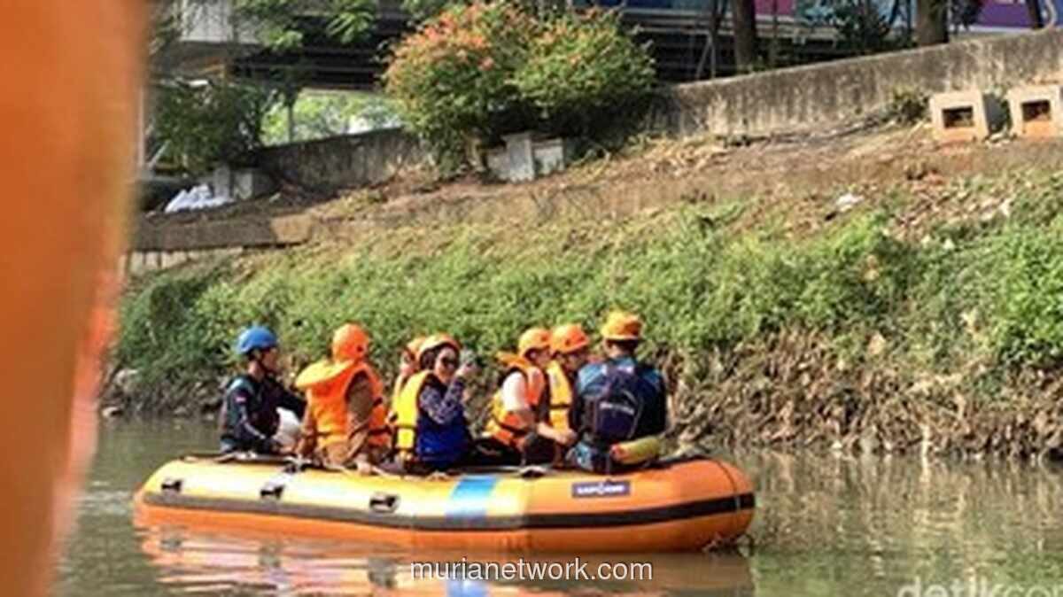 Pemprov DKI Buka Wisata Susur Sungai Ciliwung Gratis hingga Oktober, Edukasi Warga Jaga Kebersihan