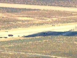 Pesawat Pengebom B-52 Jatuh Sesaat Setelah Lepas Landas di California, Delapan Tewas