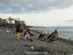 Dinas Pariwisata Mataram Perketat Pengawasan Pantai Antisipasi Kecelakaan saat Libur Sekolah