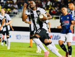 Persebaya Rekrut Striker Timnas Kongo Yann Mabella, Bentuk Trisula Lini Depan Musim Depan