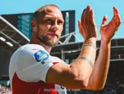 Persib Bandung Gagal Daratkan Mike van der Hoorn, Bek Belanda Pilih Bertahan di Eropa