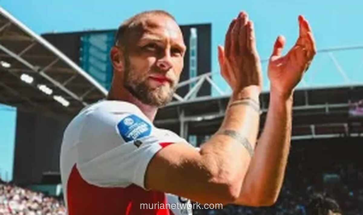 Persib Bandung Gagal Daratkan Mike van der Hoorn, Bek Belanda Pilih Bertahan di Eropa