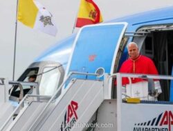 Paus Leo XIV Tertunda Berangkat dari Spanyol karena Masalah Teknis Pesawat