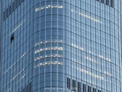 Pesawat Ringan Tabrak Gedung Tertinggi di Beijing, Satu Tewas