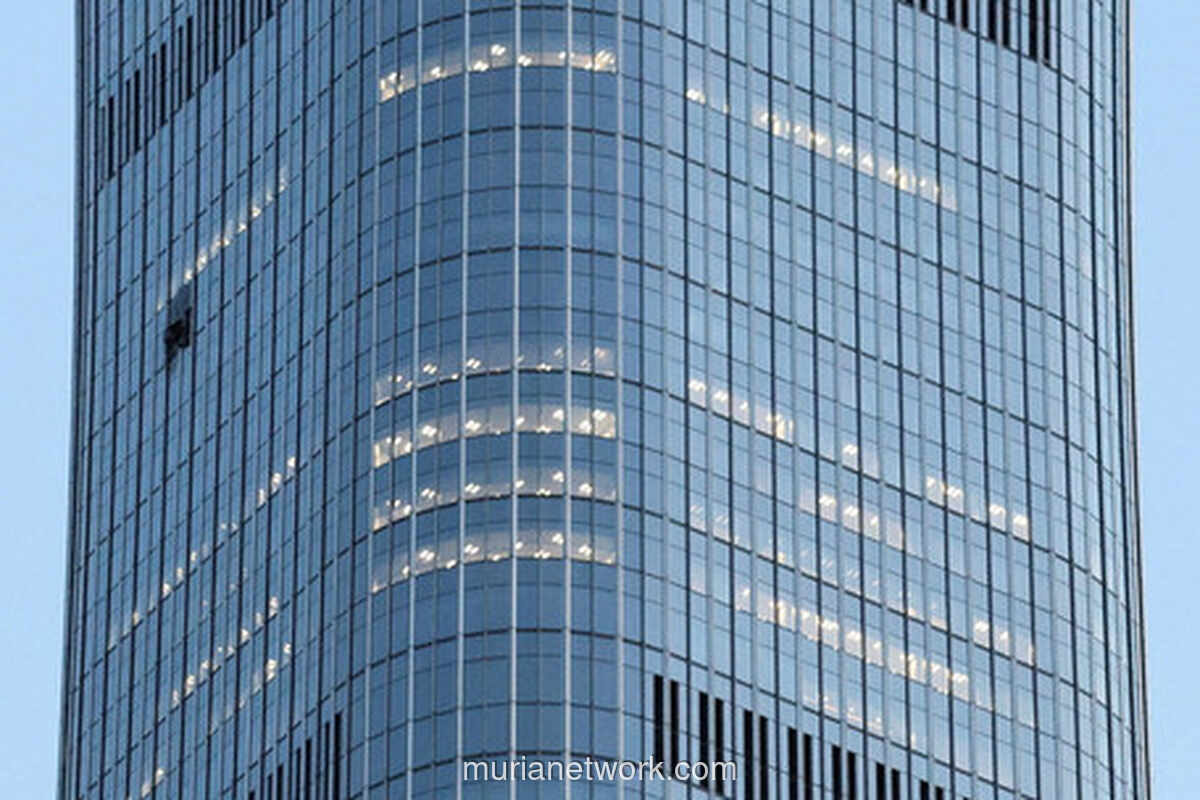 Pesawat Ringan Tabrak Gedung Tertinggi di Beijing, Satu Tewas