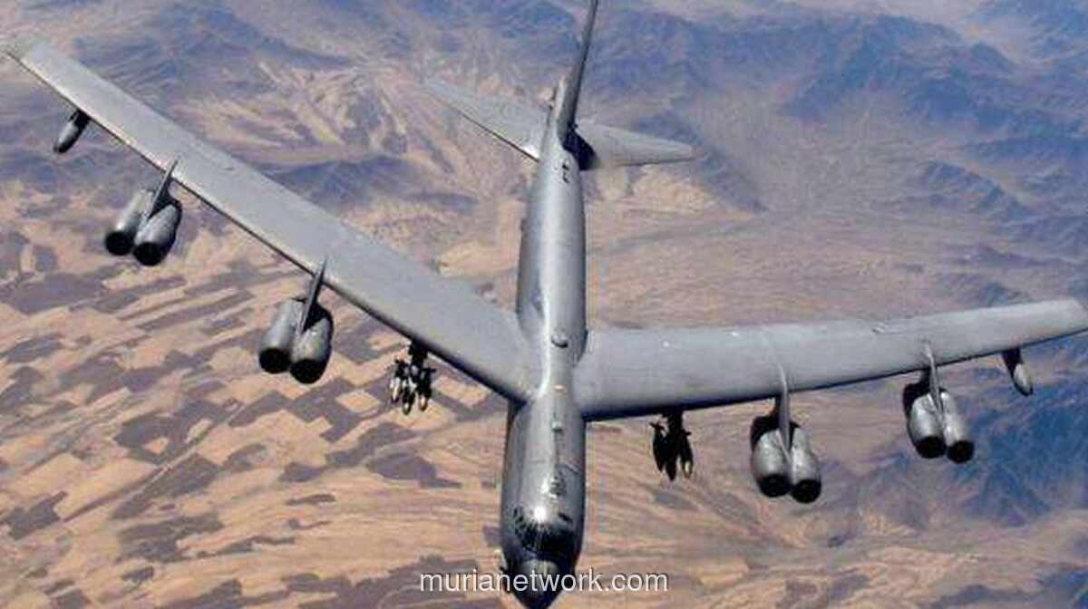 Pesawat Pengebom B-52 Jatuh di Pangkalan Edwards, Delapan Tewas