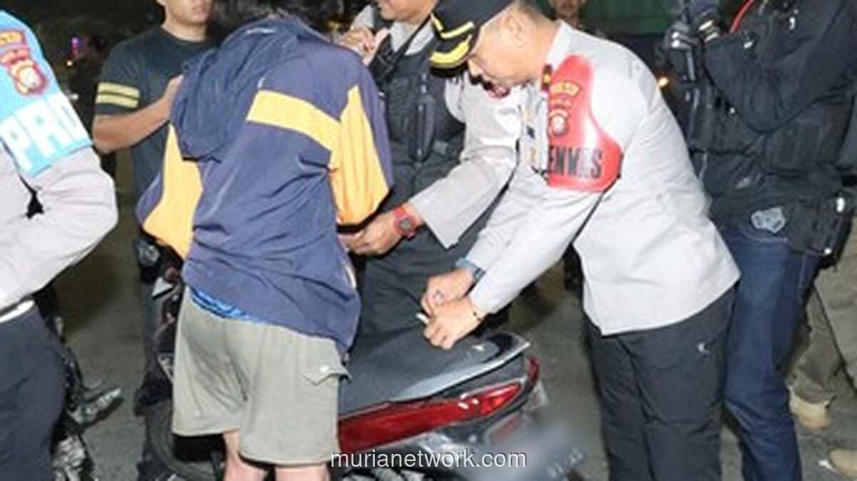 Polisi Amankan Dua Remaja Pembawa Tembakau Sintetis saat Patroli Dini Hari di Jakarta Barat