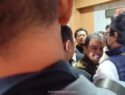 Dua Tersangka Kasus Ijazah Palsu Jokowi, Roy Suryo dan dr Tifa, Resmi Dilimpahkan ke Kejari Jaksel