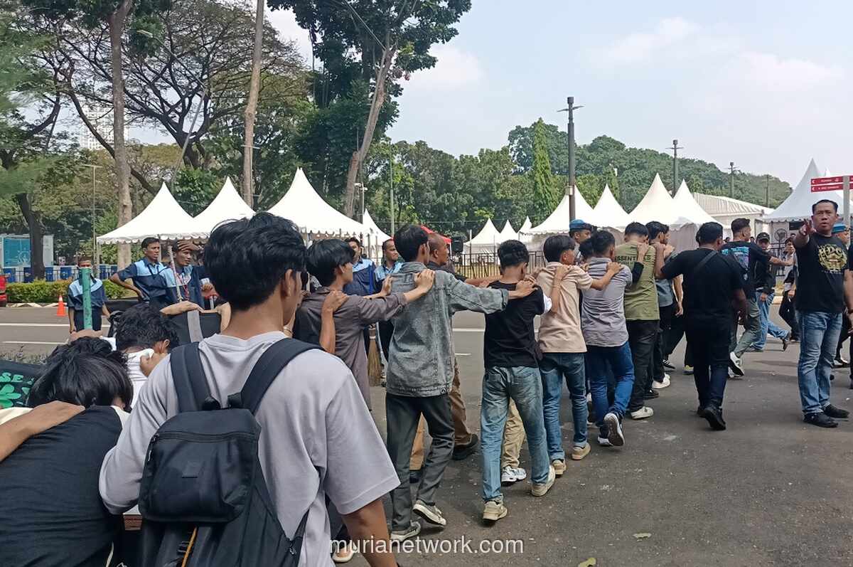 Polisi Amankan 69 Orang Saat Eksekusi Hotel Sultan Ricuh