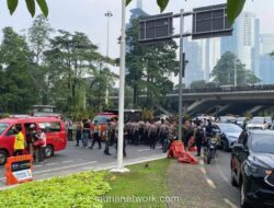 Polisi Tutup Jalan Sudirman Akibat Aksi Mahasiswa Menuju Bundaran HI, Sempat Terjadi Dorong-Dorongan