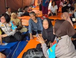 Polisi Salurkan Bantuan dan Trauma Healing untuk Korban Kebakaran Pasar Jiung Kemayoran