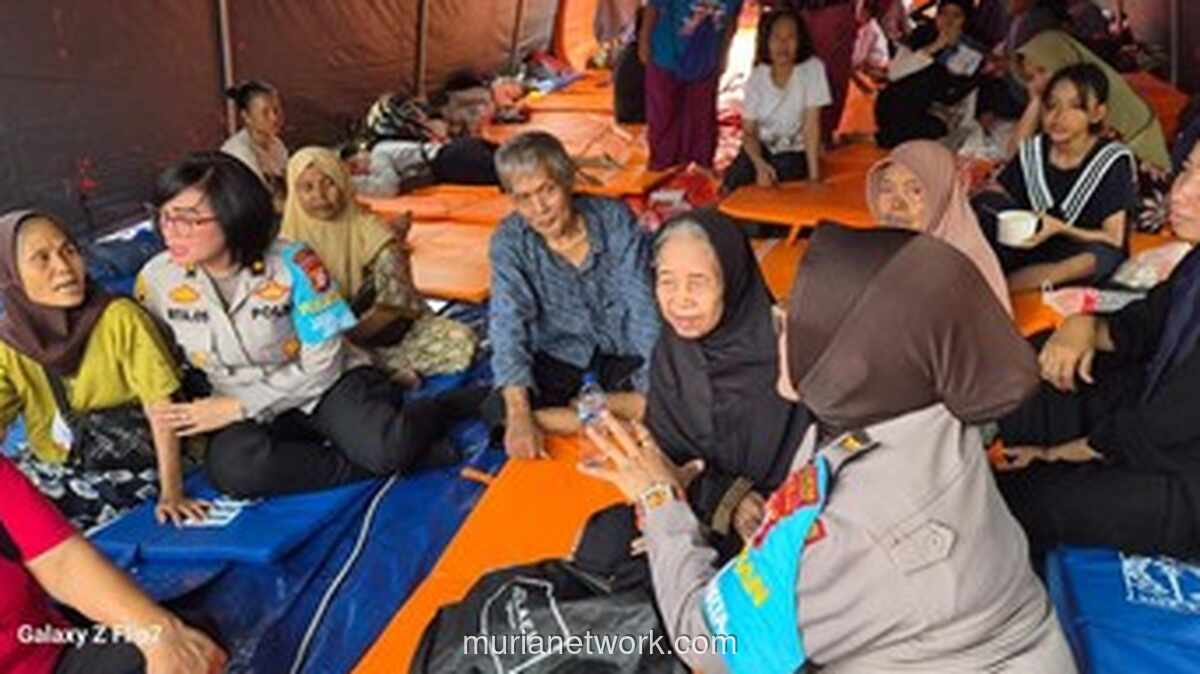 Polisi Salurkan Bantuan dan Trauma Healing untuk Korban Kebakaran Pasar Jiung Kemayoran