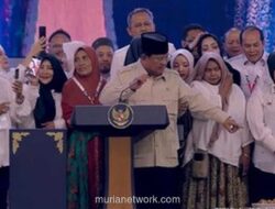 Prabowo Peragakan Potongan Ayam MBG, Tegaskan Larangan Satu Ekor Dipotong Lebih dari 14 Bagian