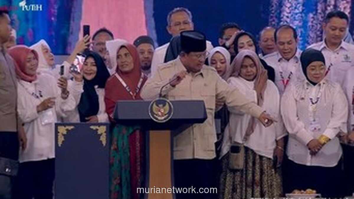 Prabowo Peragakan Potongan Ayam MBG, Tegaskan Larangan Satu Ekor Dipotong Lebih dari 14 Bagian