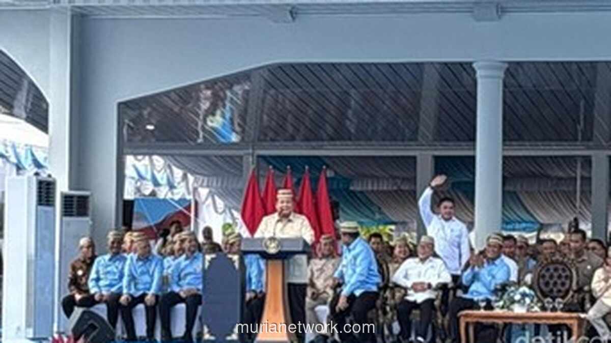 Prabowo Bercanda Soal Teddy Disambut Lebih Meriah Saat Buka PENAS XVII di Gorontalo