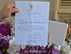 Prabowo Kirim Bunga Anggrek Ucapan Selamat Ulang Tahun ke-65 untuk Jokowi