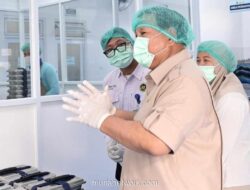Presiden Prabowo Tinjau Langsung Fasilitas Produksi Makanan Bergizi di Palmerah