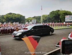 Presiden Jerman Steinmeier Disambut Anak-Anak Berbaju Adat di Istana Merdeka, Bahas Kerja Sama JETP