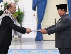 Presiden Prabowo Terima Surat Kepercayaan Delapan Dubes Negara Sahabat di Istana Merdeka