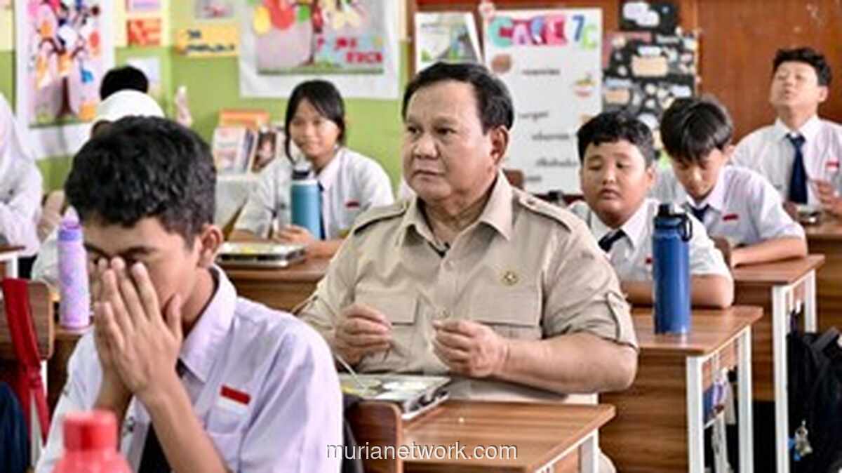 Presiden Prabowo Tinjau Langsung Program Makan Bergizi Gratis di SMPN 111 Jakarta