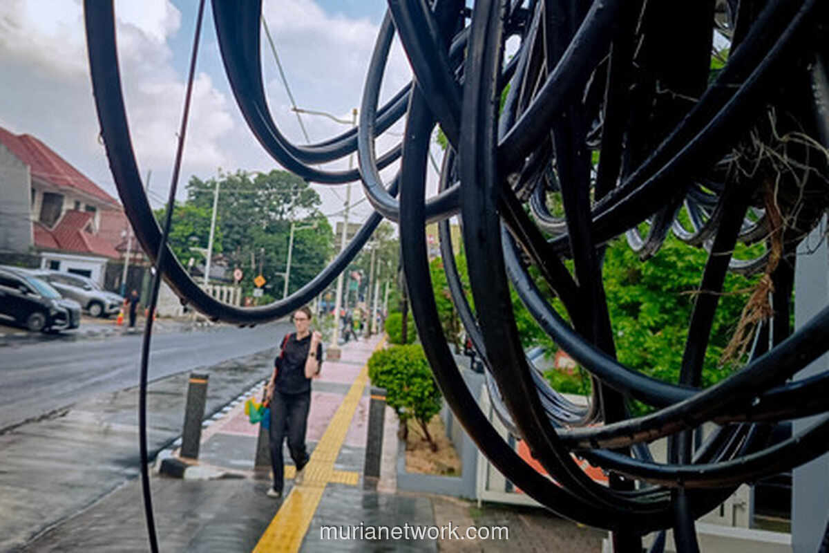 Pramono Pastikan Proyek Kabel Bawah Tanah Segera Dilanjutkan