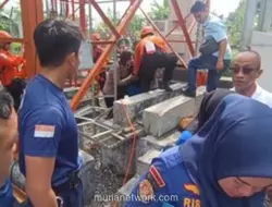 Pria Nekat Panjat Tower 52 Meter di Bandar Lampung, Istri Bujuk Turun Pakai HT