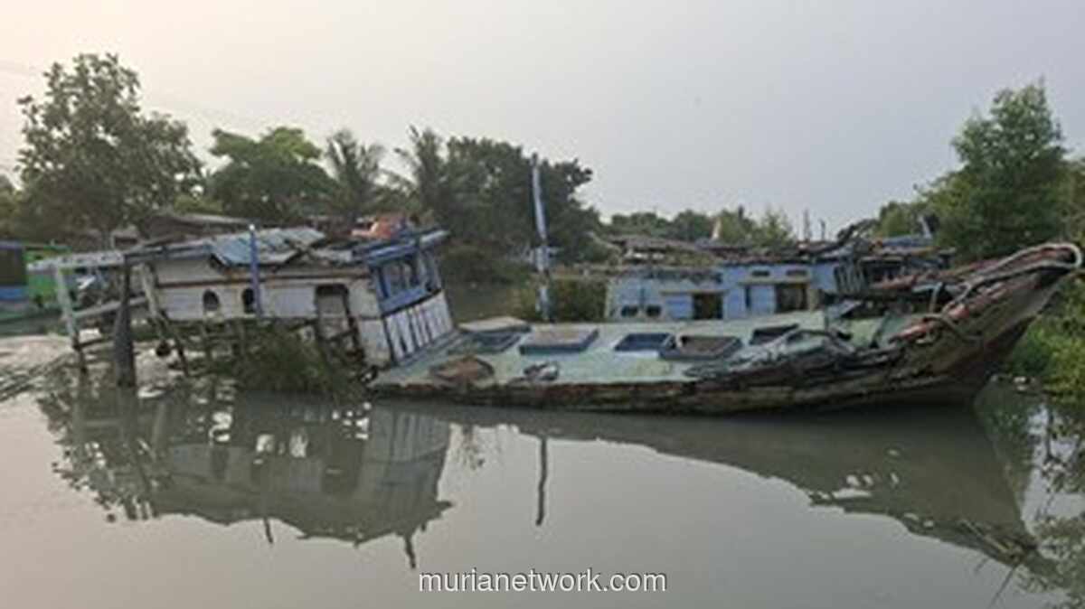 80 Bangkai Kapal Bertahun-tahun Terlantar di Muara Karangantu, Gubernur Banten Akan Normalisasi