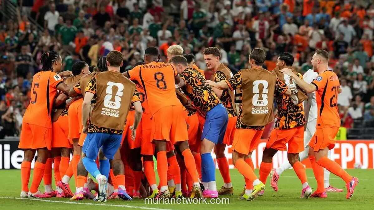 Van der Vaart Kecam Keputusan Koeman Saat Belanda Tersingkir