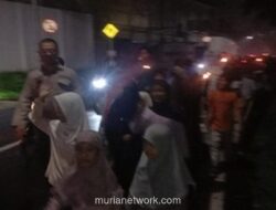 Ratusan Warga Ciputat Timur Pawai Obor Sambut Tahun Baru Islam 1448 H