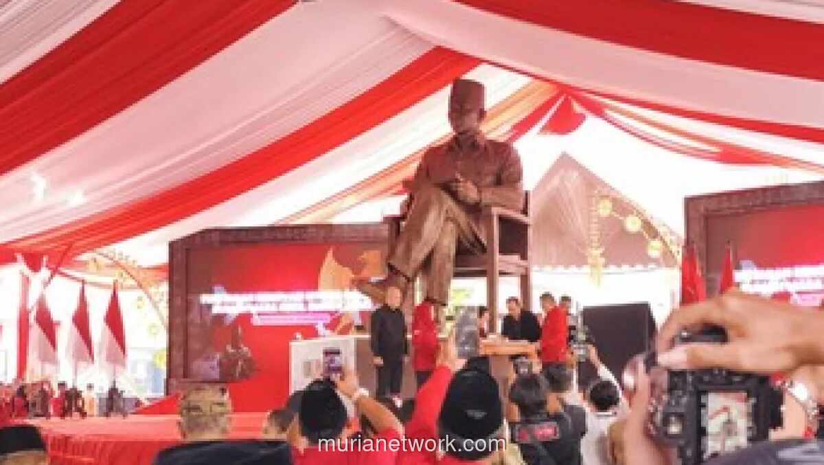 Renovasi Istana Gebang Blitar Rampung, Patung Baru Soekarno Duduk Membaca Buku Diresmikan
