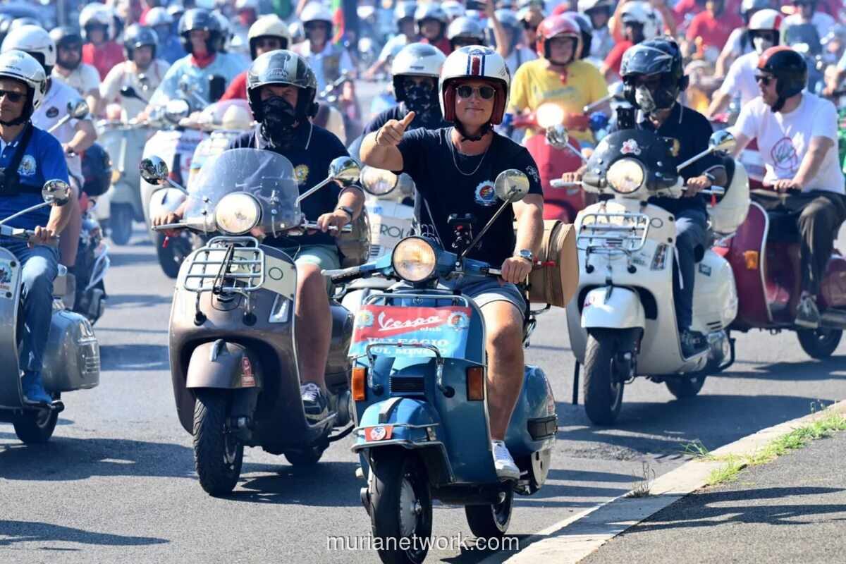 Ribuan Vespa Meriahkan Ulang Tahun ke-80 di Roma, Parade Sepanjang Sejarah