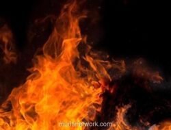 Kebakaran Landa Bangunan Semi Permanen di Depok, 12 Personel Damkar Dikerahkan