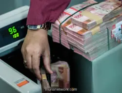 Rupiah Dekati Rp 18.000 per Dolar AS, Tertekan Sentimen Global dan Permintaan Valas Akhir Bulan
