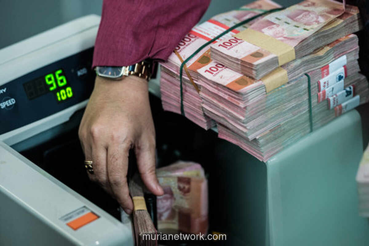 Rupiah Dekati Rp 18.000 per Dolar AS, Tertekan Sentimen Global dan Permintaan Valas Akhir Bulan