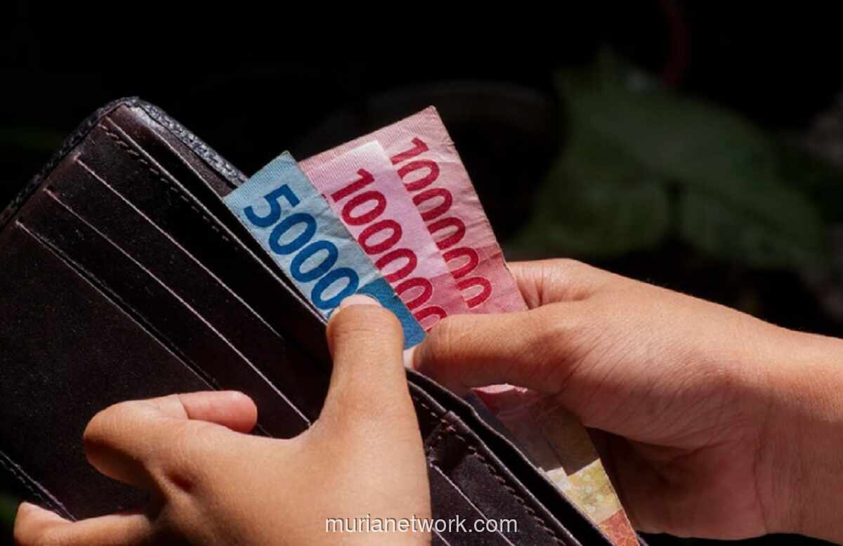 Rupiah Terpuruk ke Rp17.885 per Dolar AS, Dipicu Ketegangan Geopolitik dan Kebijakan Tarif Trump