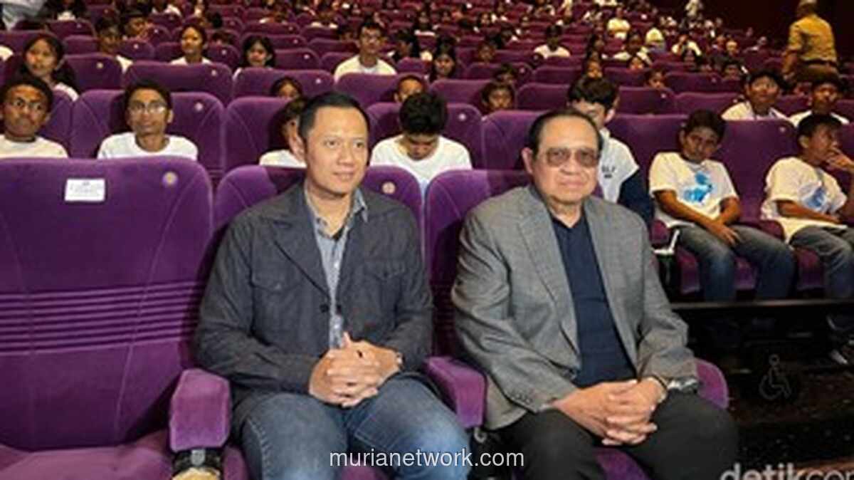 SBY Menangis Saat Nonton Film Bareng Anak Panti, Teringat Masa Kecil yang Tak Mampu Beli Sepatu