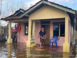 Banjir Rob di Pati Sebulan Tak Kunjung Surut, Warga Keluhkan Gatal-Gatal dan Kelelahan