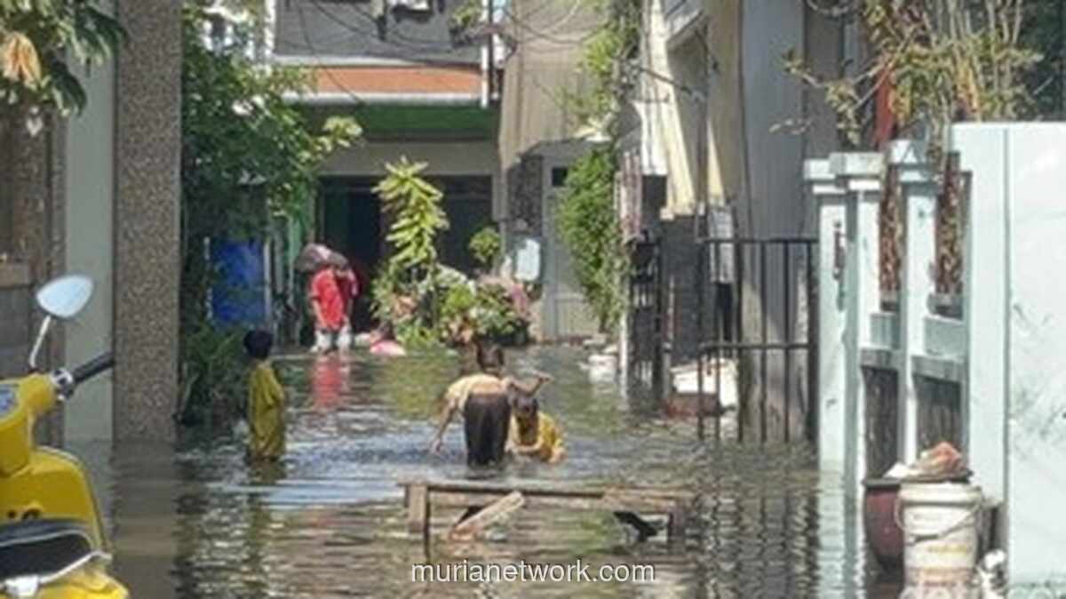 Hujan Deras Rendam Puluhan Titik di Surabaya, BPBD Jatim Kerahkan Penyedotan