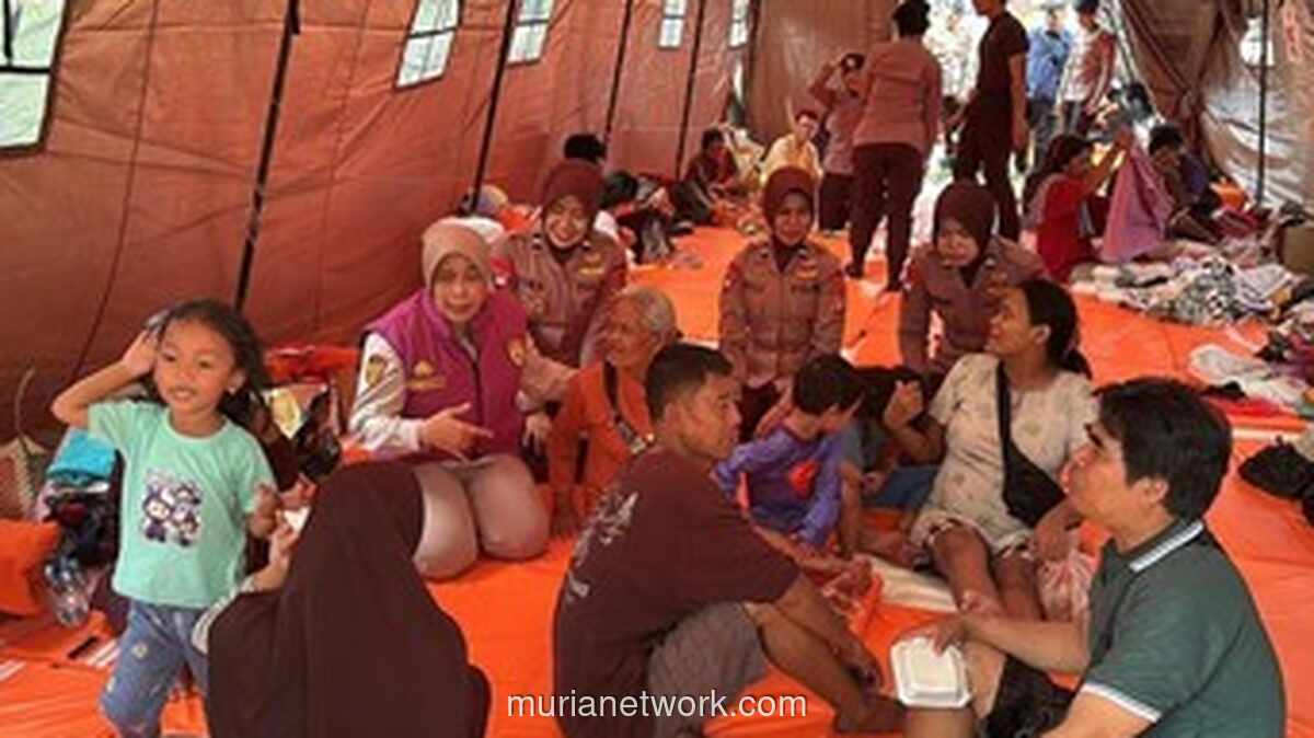 Polwan Brimob Gelar Trauma Healing bagi Anak Korban Kebakaran Pasar Jiung