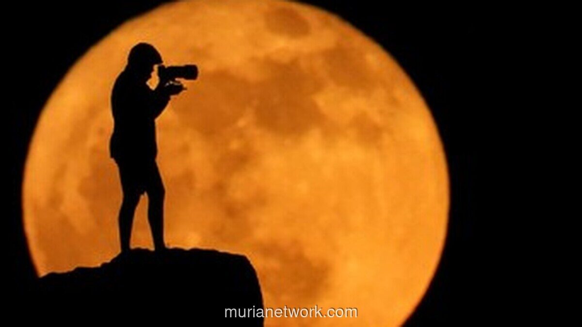 Strawberry Moon 2026 Akan Muncul Akhir Juni, Ini Waktu Terbaik Mengamatinya