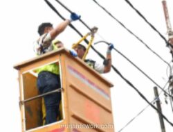 63 Kabel Udara di Jakarta Selatan Dipotong Petugas Demi Keselamatan Pengguna Jalan
