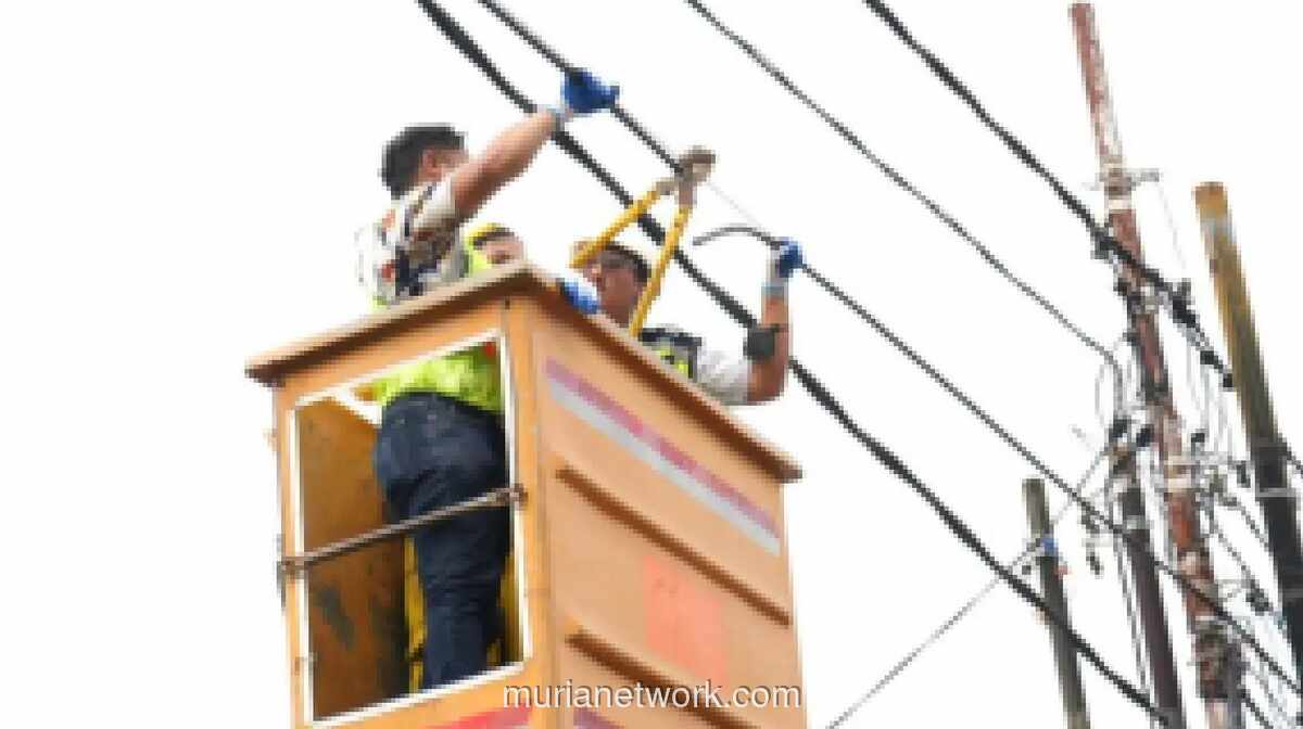 63 Kabel Udara di Jakarta Selatan Dipotong Petugas Demi Keselamatan Pengguna Jalan