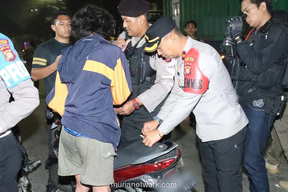 Polisi Tangkap Dua Remaja Bawa Tembakau Sintetis saat Razia di Jakarta Barat